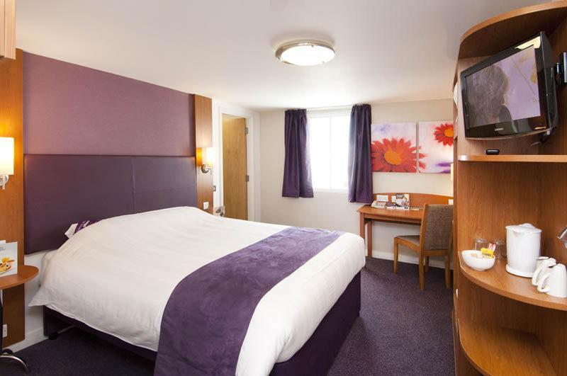 Premier Inn London อิลฟอร์ด ภายนอก รูปภาพ