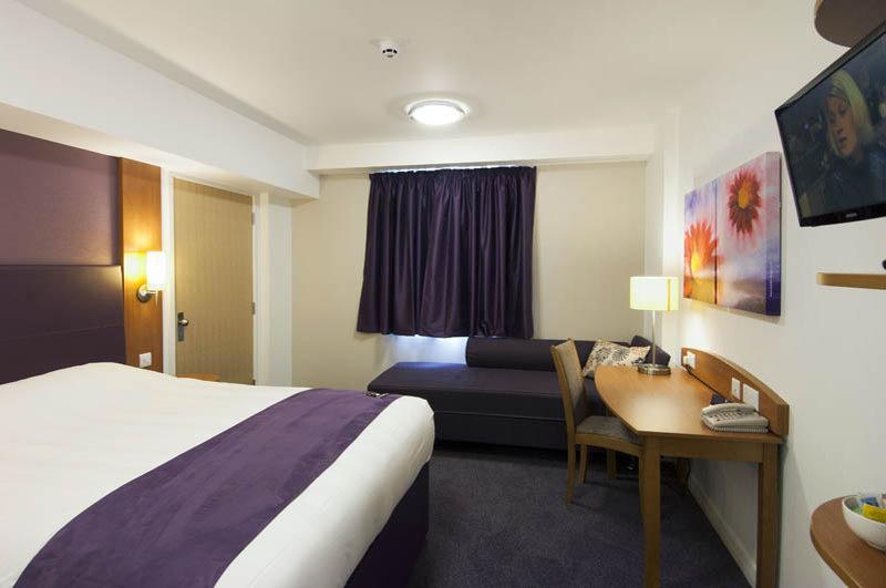 Premier Inn London อิลฟอร์ด ภายนอก รูปภาพ