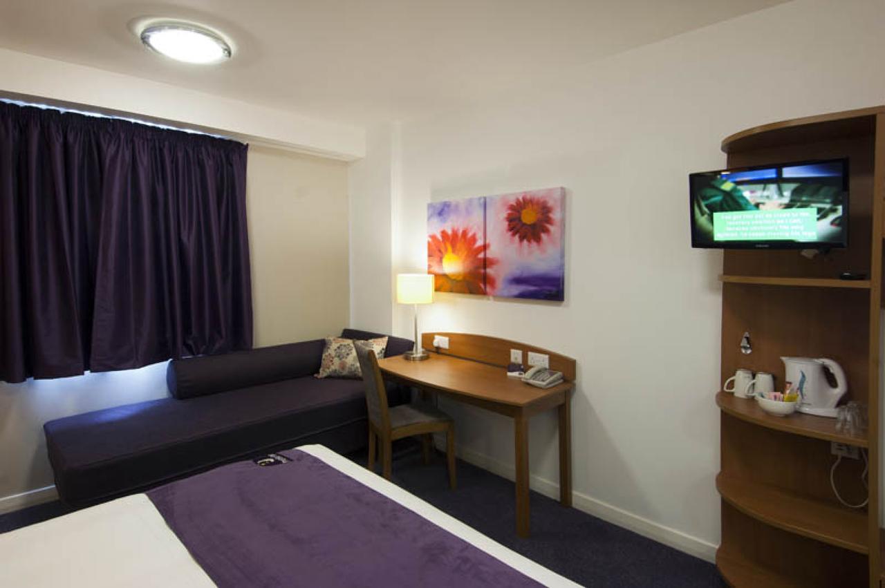 Premier Inn London อิลฟอร์ด ภายนอก รูปภาพ