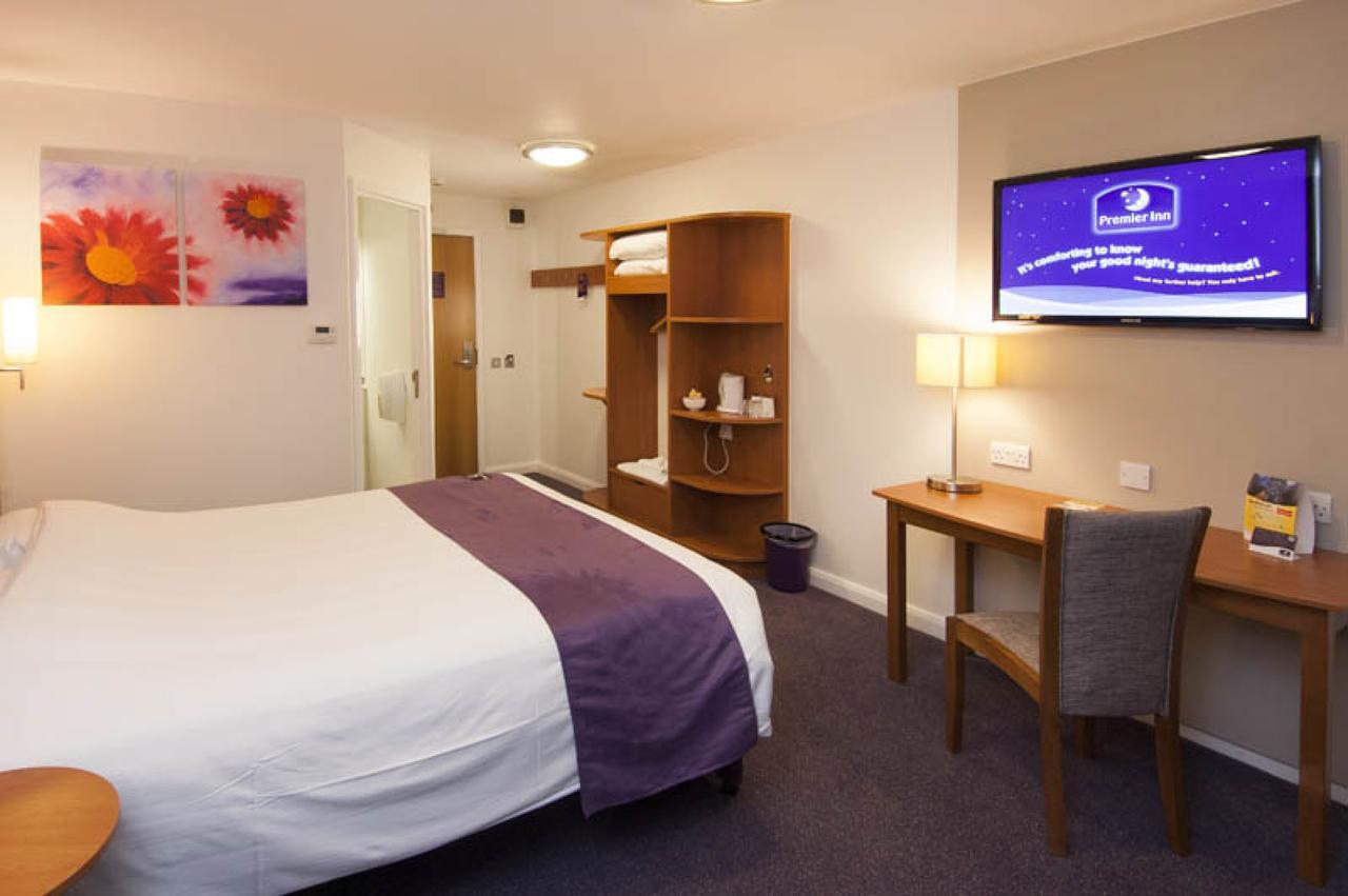 Premier Inn London อิลฟอร์ด ภายนอก รูปภาพ